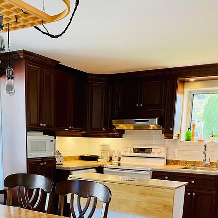 Belle Maison Avec Vue Sur La Riviere LʼAnse-Saint-Jean Exterior foto
