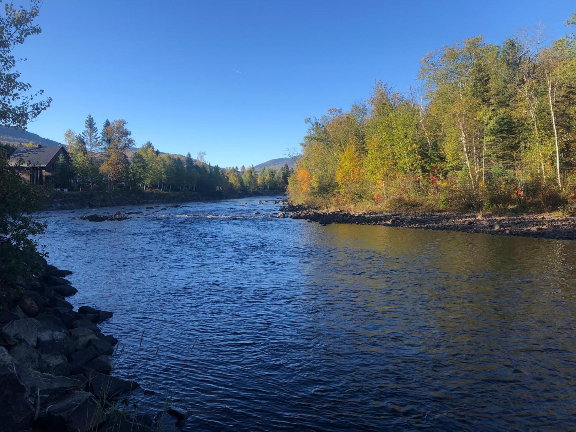 Belle Maison Avec Vue Sur La Riviere LʼAnse-Saint-Jean Exterior foto