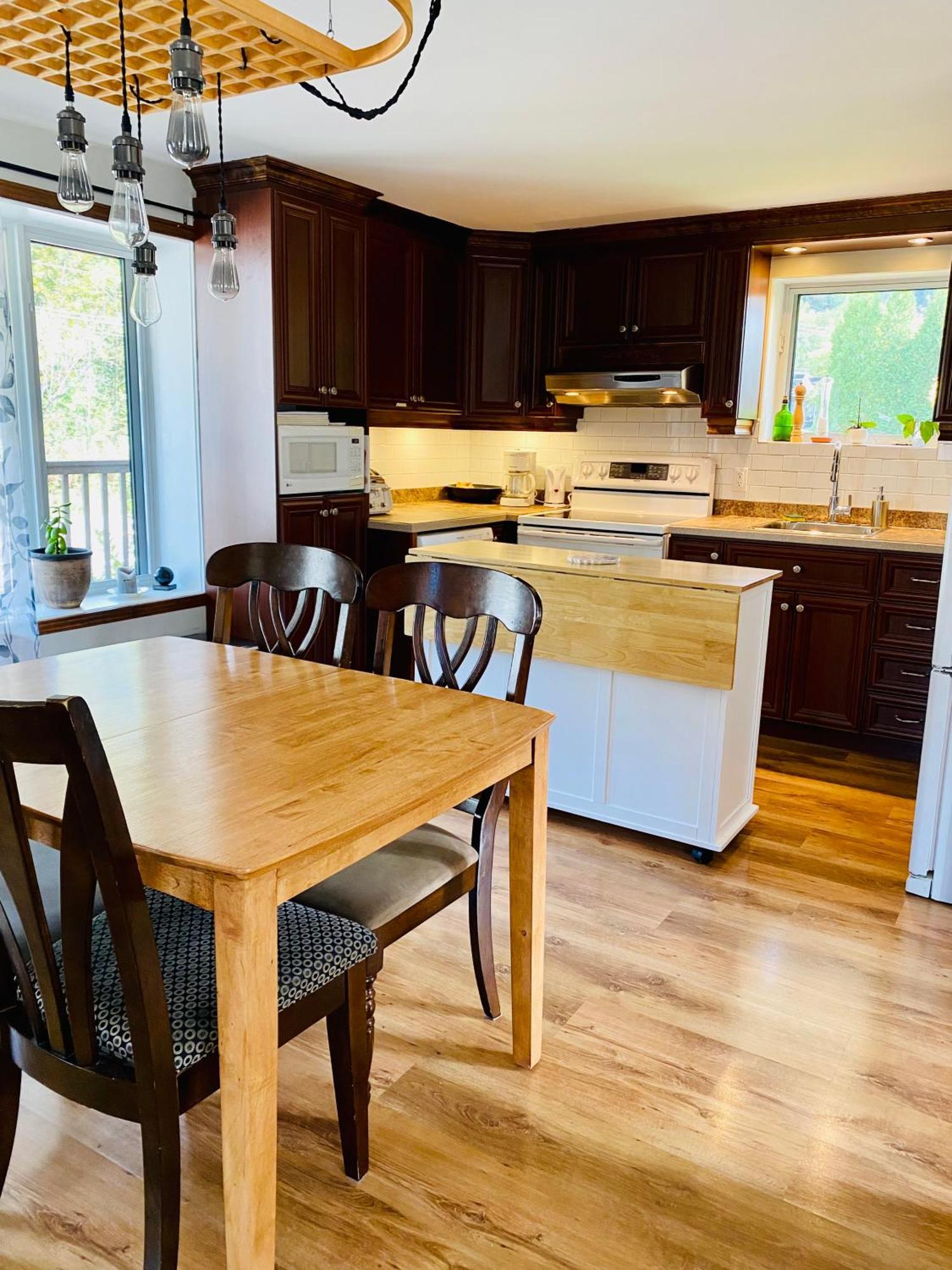 Belle Maison Avec Vue Sur La Riviere LʼAnse-Saint-Jean Exterior foto